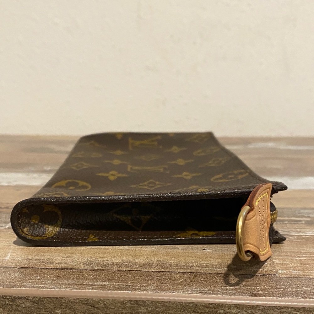 Louis Vuitton Monogram Bucket Pouch - Picture 10 of 11